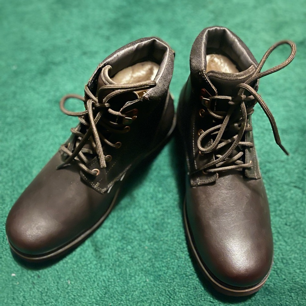 Brand new mens leather UGG boot mens size 10